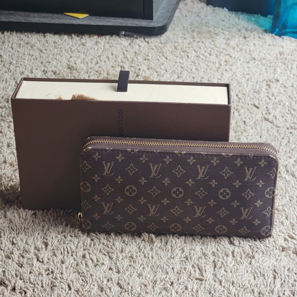 Auth💞 Louis Vuitton Zippy Wallet